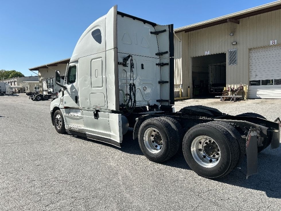 Sleeper Tractor-Heavy Duty Tractors-Freightliner-2021-T12664ST-Greensboro-NC-429,641\n\t\tmiles-$ 78,750 - Image 5