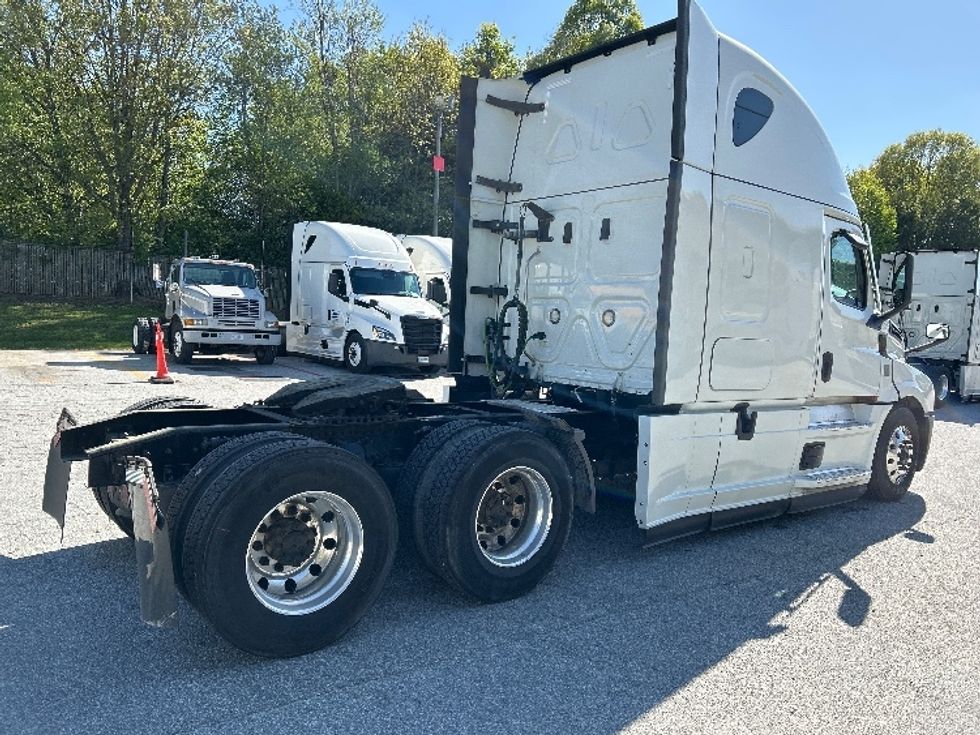 Sleeper Tractor-Heavy Duty Tractors-Freightliner-2021-T12664ST-Greensboro-NC-429,641\n\t\tmiles-$ 78,750 - Image 7