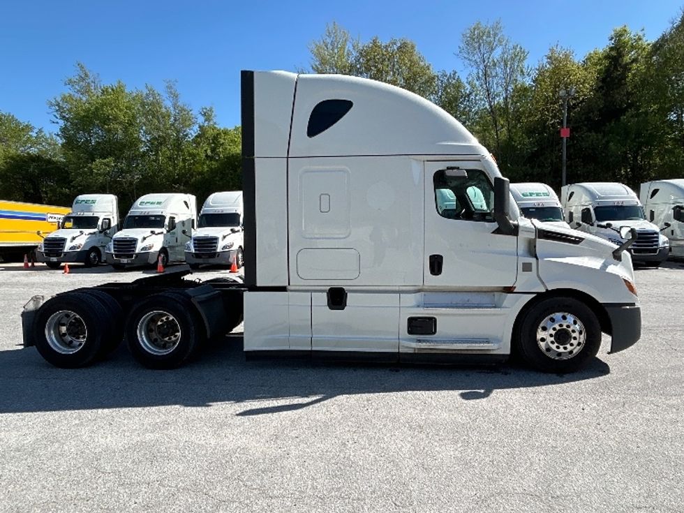 Sleeper Tractor-Heavy Duty Tractors-Freightliner-2021-T12664ST-Greensboro-NC-429,641\n\t\tmiles-$ 78,750 - Image 8
