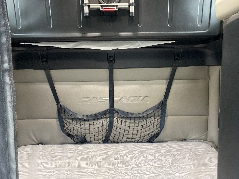 Sleeper Tractor-Heavy Duty Tractors-Freightliner-2021-T12664ST-Greensboro-NC-437,715\n\t\tmiles-$ 70,250 - Image 16