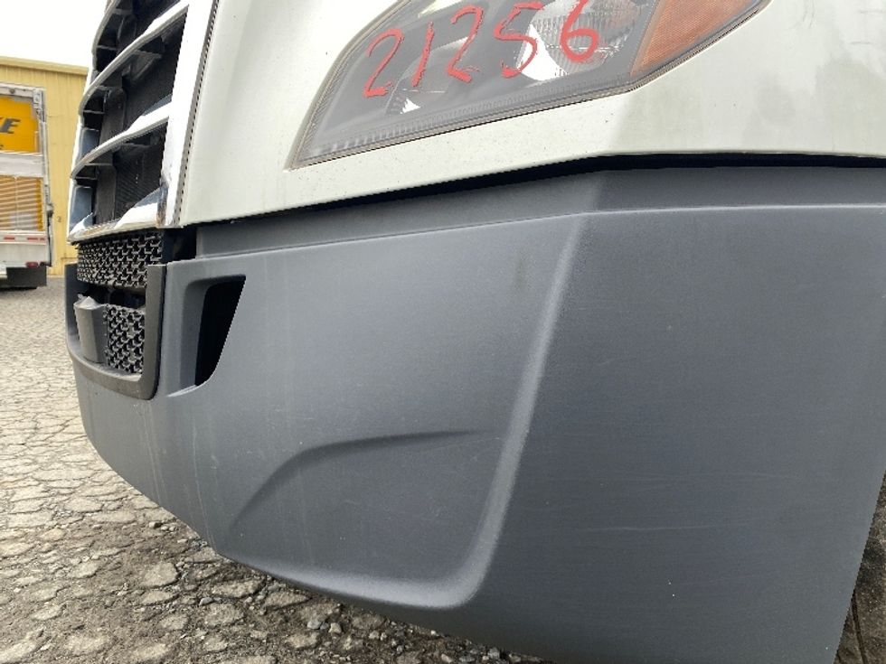 Sleeper Tractor-Heavy Duty Tractors-Freightliner-2021-T12664ST-Greensboro-NC-437,715\n\t\tmiles-$ 70,250 - Image 26