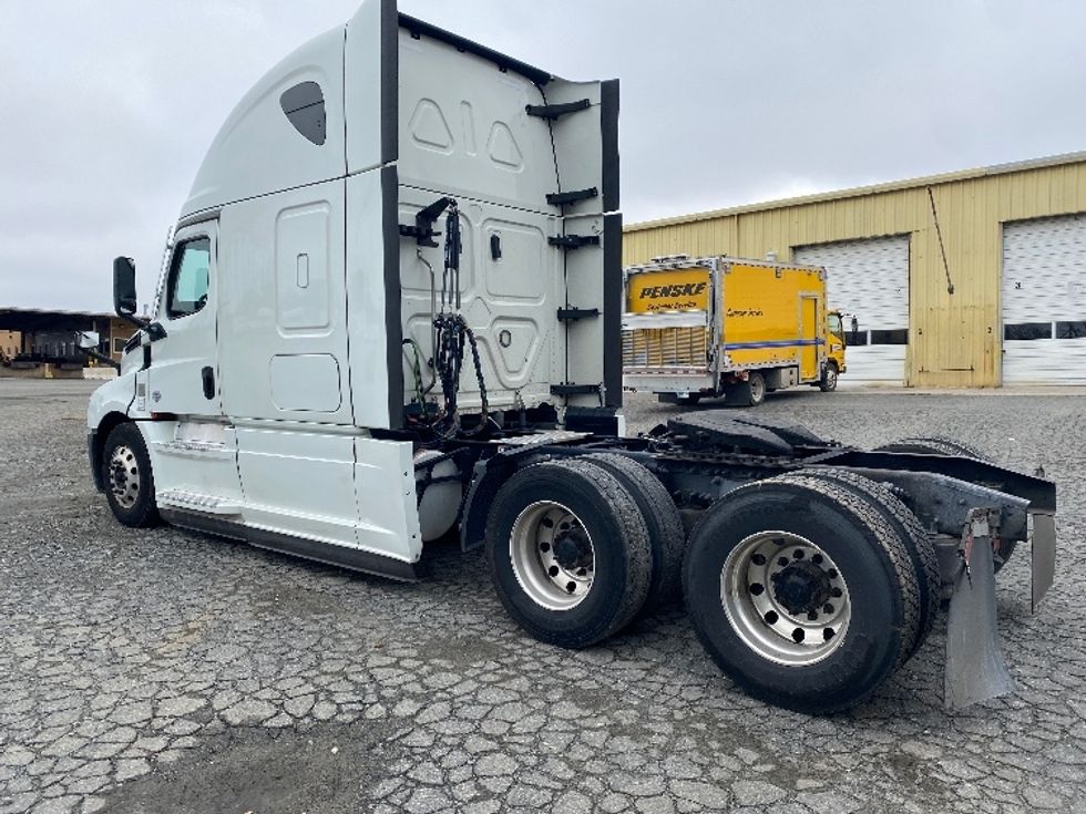 Sleeper Tractor-Heavy Duty Tractors-Freightliner-2021-T12664ST-Greensboro-NC-437,715\n\t\tmiles-$ 70,250 - Image 5