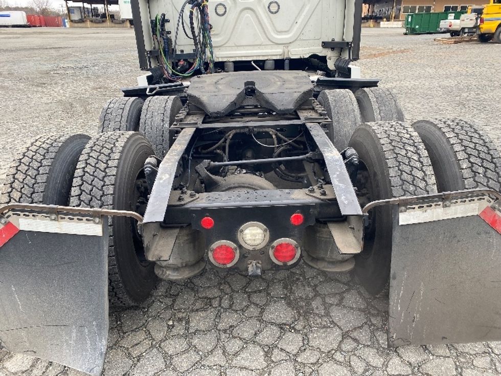 Sleeper Tractor-Heavy Duty Tractors-Freightliner-2021-T12664ST-Greensboro-NC-437,715\n\t\tmiles-$ 70,250 - Image 6