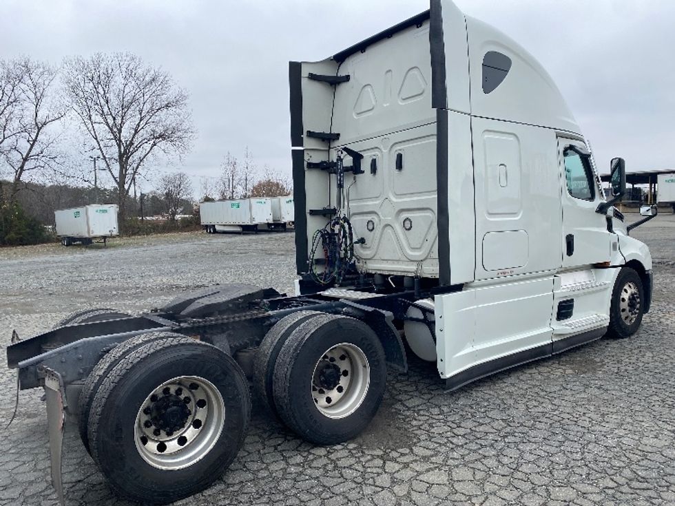 Sleeper Tractor-Heavy Duty Tractors-Freightliner-2021-T12664ST-Greensboro-NC-437,715\n\t\tmiles-$ 70,250 - Image 7