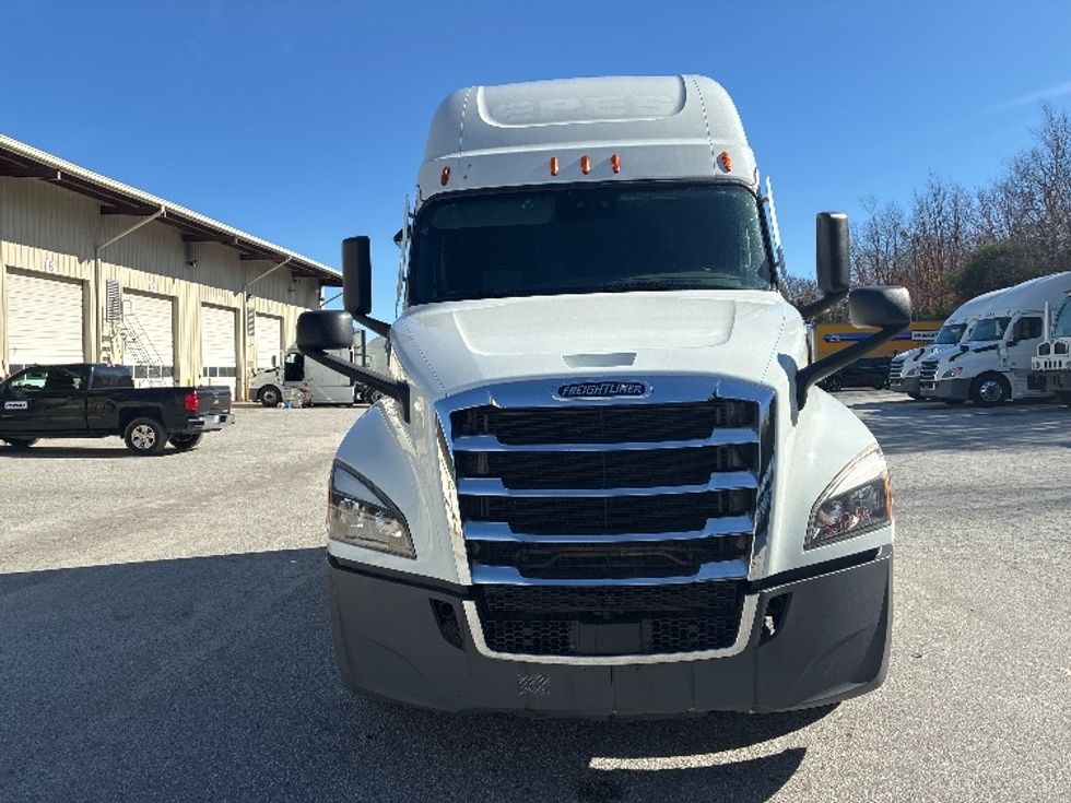 Sleeper Tractor-Heavy Duty Tractors-Freightliner-2021-T12664ST-Greensboro-NC-445,220\n\t\tmiles-$ 76,000 - Image 2