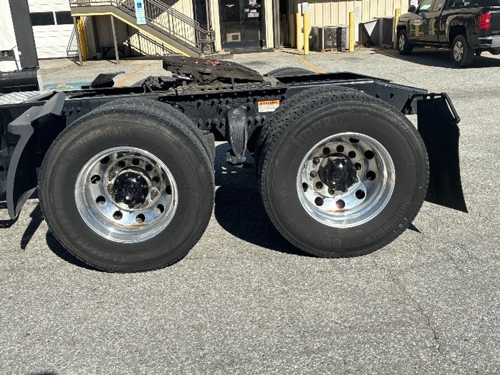 Sleeper Tractor-Heavy Duty Tractors-Freightliner-2021-T12664ST-Greensboro-NC-445,220\n\t\tmiles-$ 76,000 - Image 22