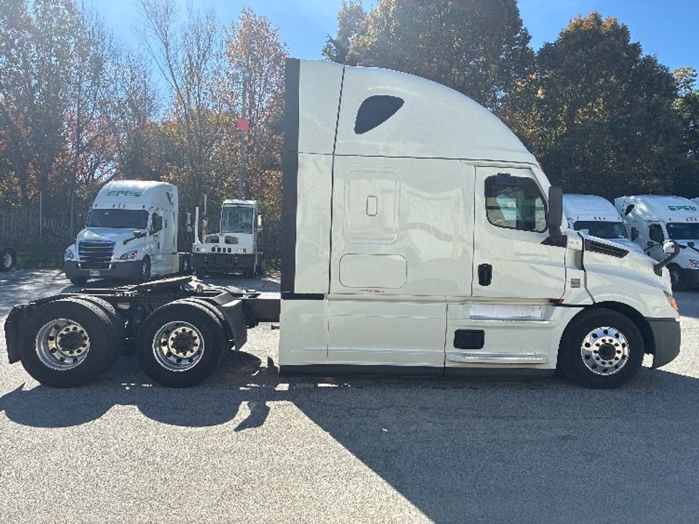 Sleeper Tractor-Heavy Duty Tractors-Freightliner-2021-T12664ST-Greensboro-NC-445,220\n\t\tmiles-$ 76,000 - Image 8