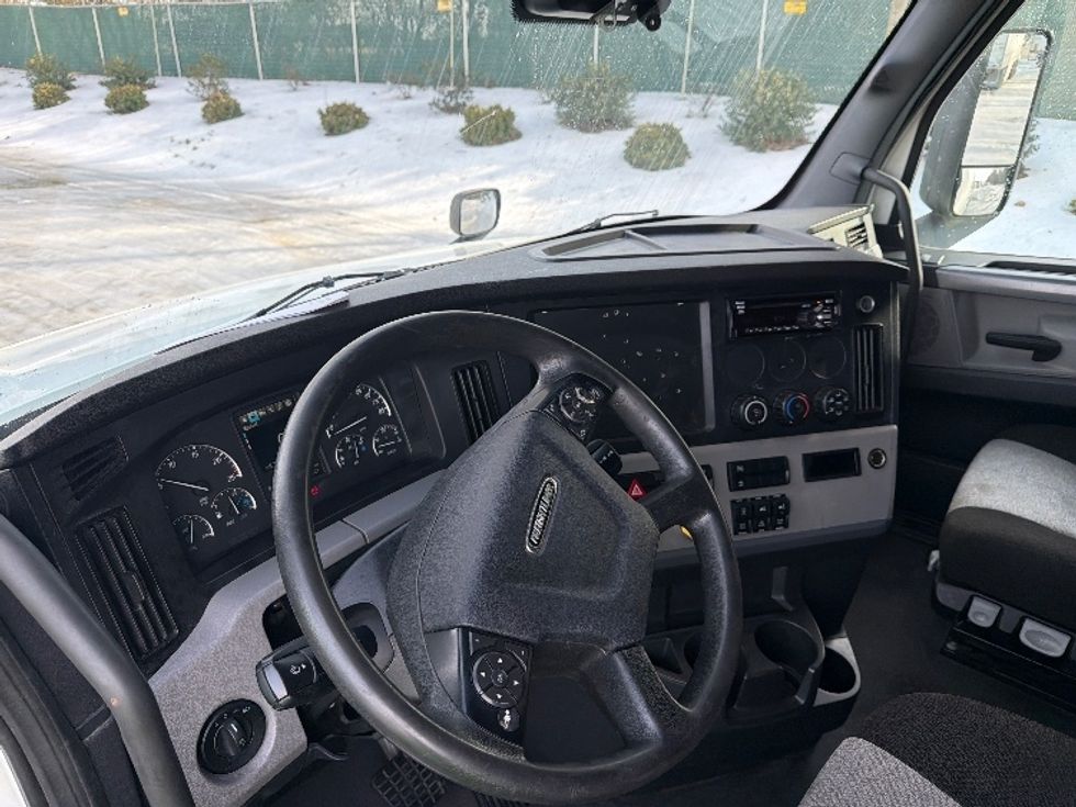 Sleeper Tractor-Heavy Duty Tractors-Freightliner-2021-T12664ST-Greensboro-NC-447,414\n\t\tmiles-$ 66,500 - Image 10