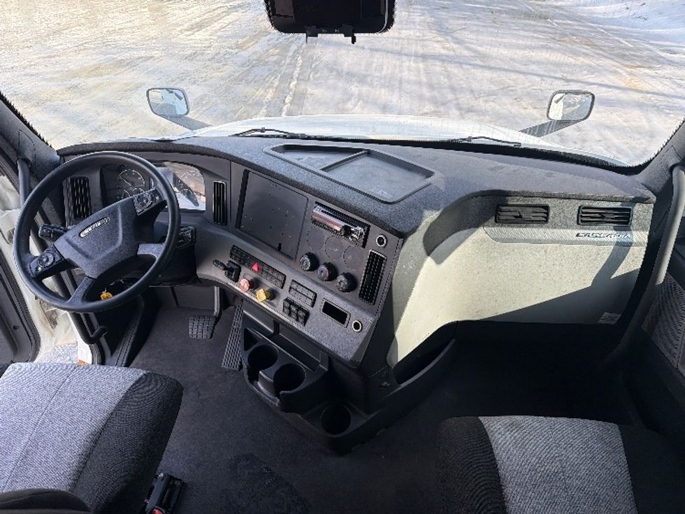 Sleeper Tractor-Heavy Duty Tractors-Freightliner-2021-T12664ST-Greensboro-NC-447,414\n\t\tmiles-$ 66,500 - Image 12