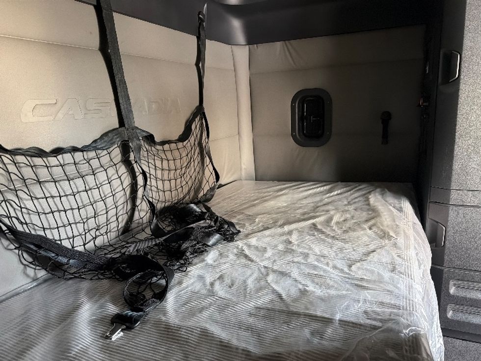 Sleeper Tractor-Heavy Duty Tractors-Freightliner-2021-T12664ST-Greensboro-NC-447,414\n\t\tmiles-$ 66,500 - Image 19