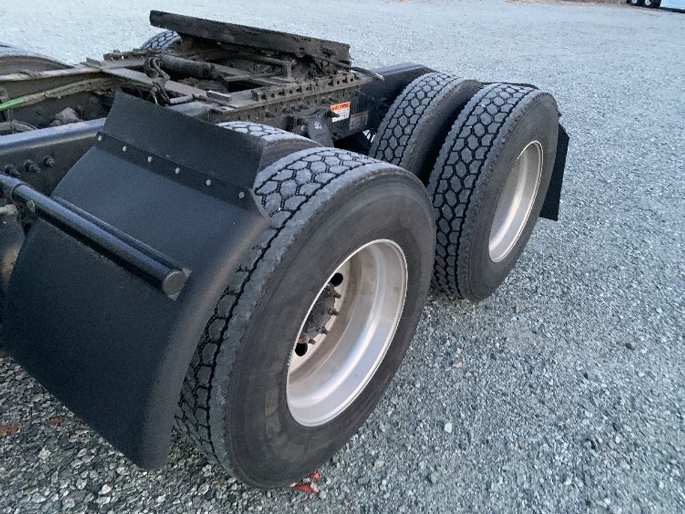 Sleeper Tractor-Heavy Duty Tractors-Freightliner-2021-T12664ST-Greensboro-NC-447,414\n\t\tmiles-$ 66,500 - Image 23