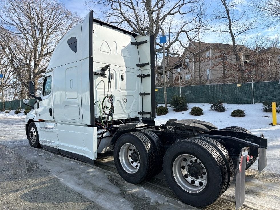 Sleeper Tractor-Heavy Duty Tractors-Freightliner-2021-T12664ST-Greensboro-NC-447,414\n\t\tmiles-$ 66,500 - Image 5