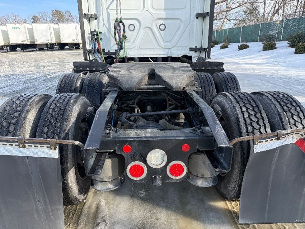 Sleeper Tractor-Heavy Duty Tractors-Freightliner-2021-T12664ST-Greensboro-NC-447,414\n\t\tmiles-$ 66,500 - Image 6