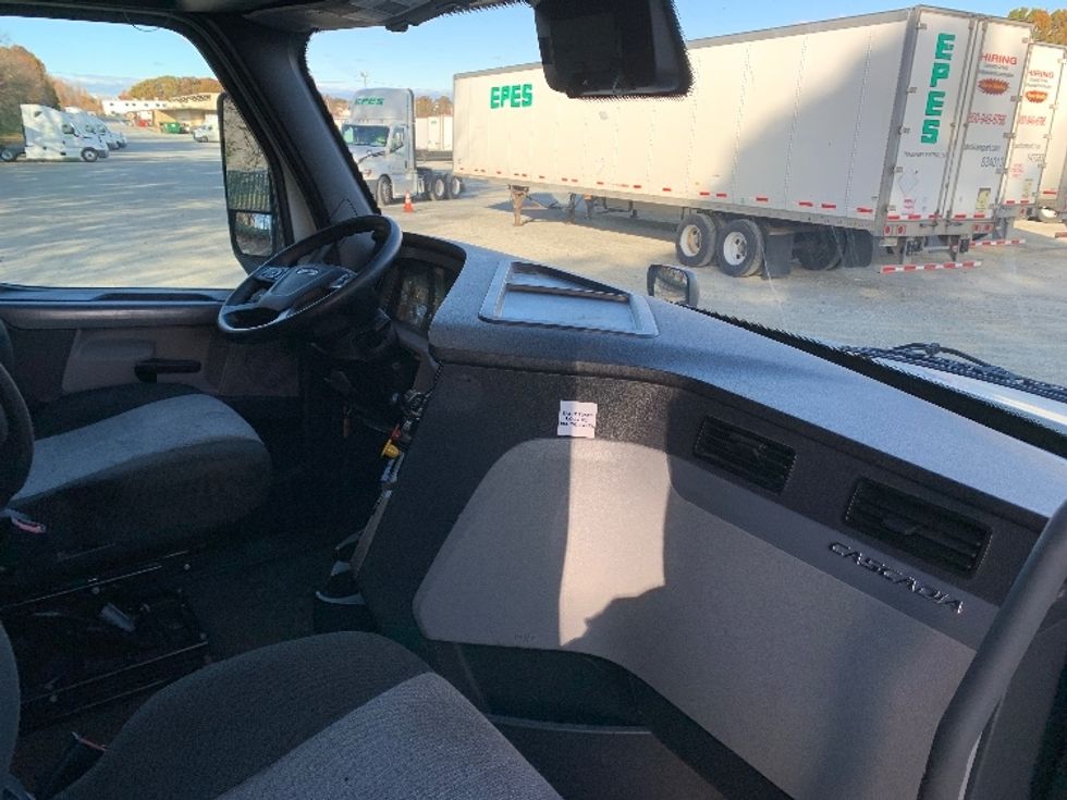 Sleeper Tractor-Heavy Duty Tractors-Freightliner-2021-T12664ST-Greensboro-NC-450,450\n\t\tmiles-$ 69,750 - Image 14