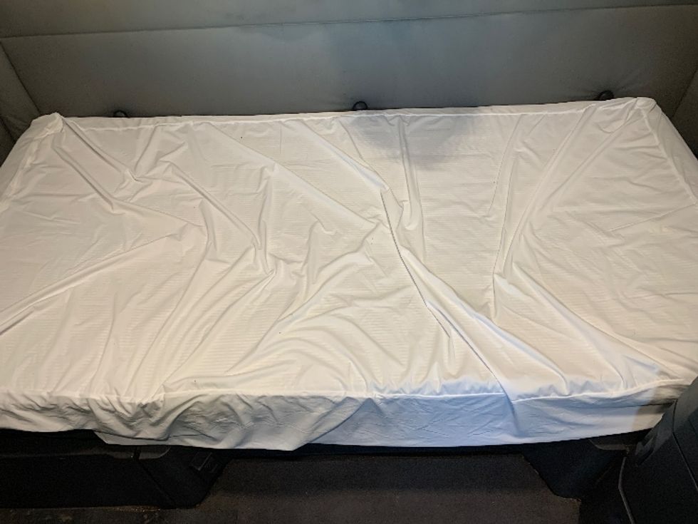 Sleeper Tractor-Heavy Duty Tractors-Freightliner-2021-T12664ST-Greensboro-NC-450,450\n\t\tmiles-$ 69,750 - Image 16