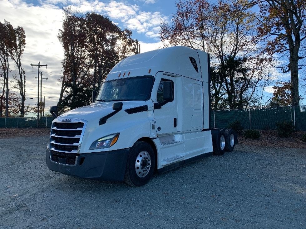 Sleeper Tractor-Heavy Duty Tractors-Freightliner-2021-T12664ST-Greensboro-NC-450,450\n\t\tmiles-$ 69,750 - Image 3