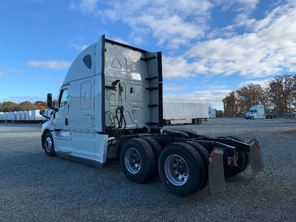 Sleeper Tractor-Heavy Duty Tractors-Freightliner-2021-T12664ST-Greensboro-NC-450,450\n\t\tmiles-$ 69,750 - Image 5