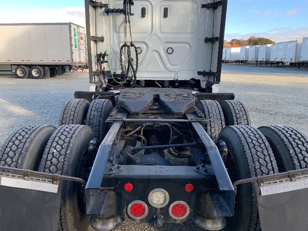 Sleeper Tractor-Heavy Duty Tractors-Freightliner-2021-T12664ST-Greensboro-NC-450,450\n\t\tmiles-$ 69,750 - Image 6