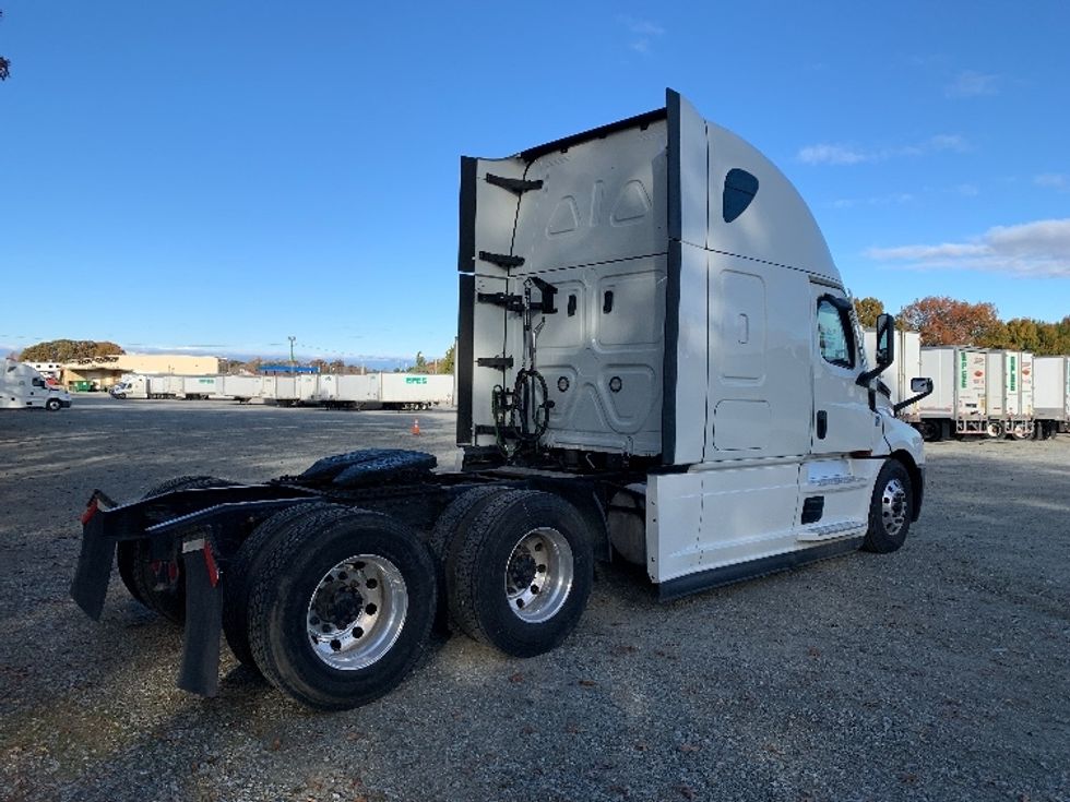 Sleeper Tractor-Heavy Duty Tractors-Freightliner-2021-T12664ST-Greensboro-NC-450,450\n\t\tmiles-$ 69,750 - Image 7