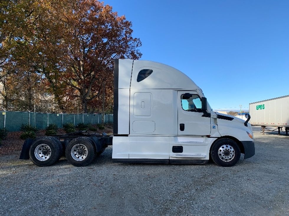 Sleeper Tractor-Heavy Duty Tractors-Freightliner-2021-T12664ST-Greensboro-NC-450,450\n\t\tmiles-$ 69,750 - Image 8