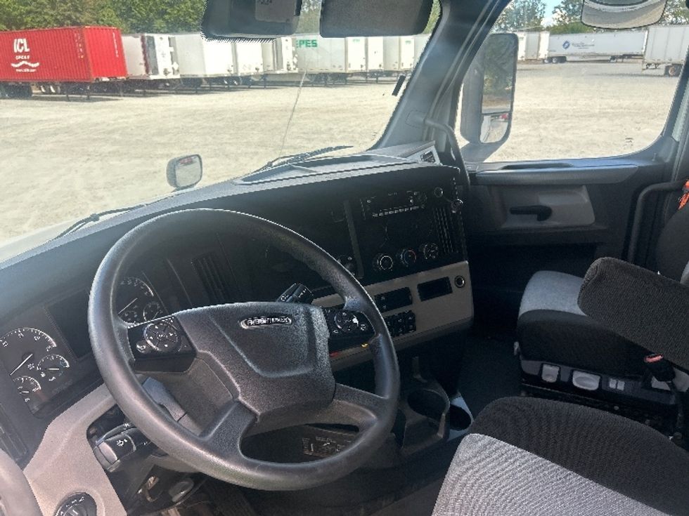 Sleeper Tractor-Heavy Duty Tractors-Freightliner-2021-T12664ST-Greensboro-NC-456,429\n\t\tmiles-$ 69,250 - Image 10