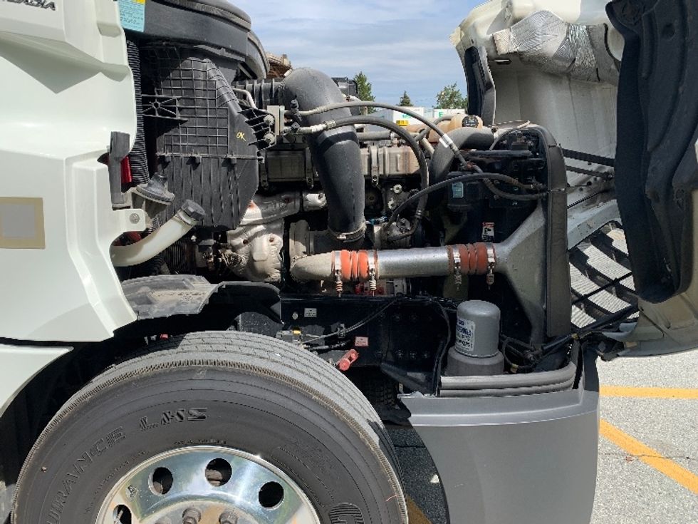 Sleeper Tractor-Heavy Duty Tractors-Freightliner-2021-T12664ST-Greensboro-NC-456,429\n\t\tmiles-$ 69,250 - Image 18