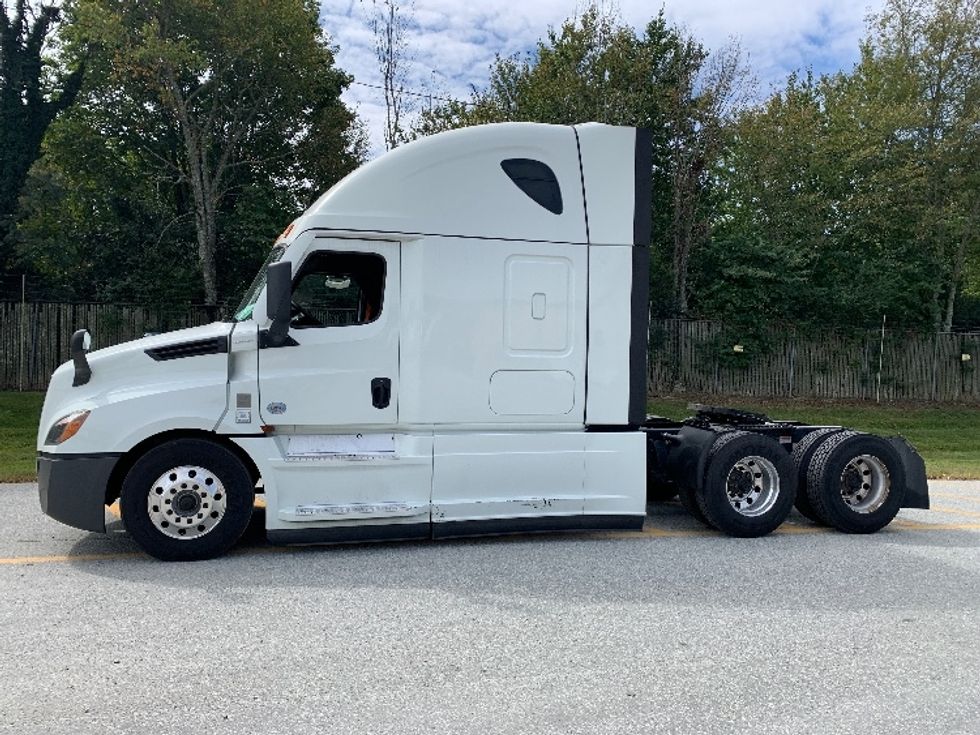 Sleeper Tractor-Heavy Duty Tractors-Freightliner-2021-T12664ST-Greensboro-NC-456,429\n\t\tmiles-$ 69,250 - Image 4