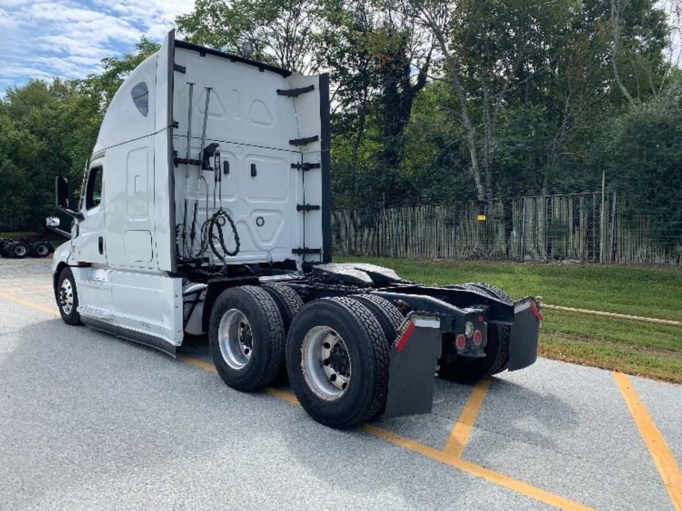 Sleeper Tractor-Heavy Duty Tractors-Freightliner-2021-T12664ST-Greensboro-NC-456,429\n\t\tmiles-$ 69,250 - Image 5