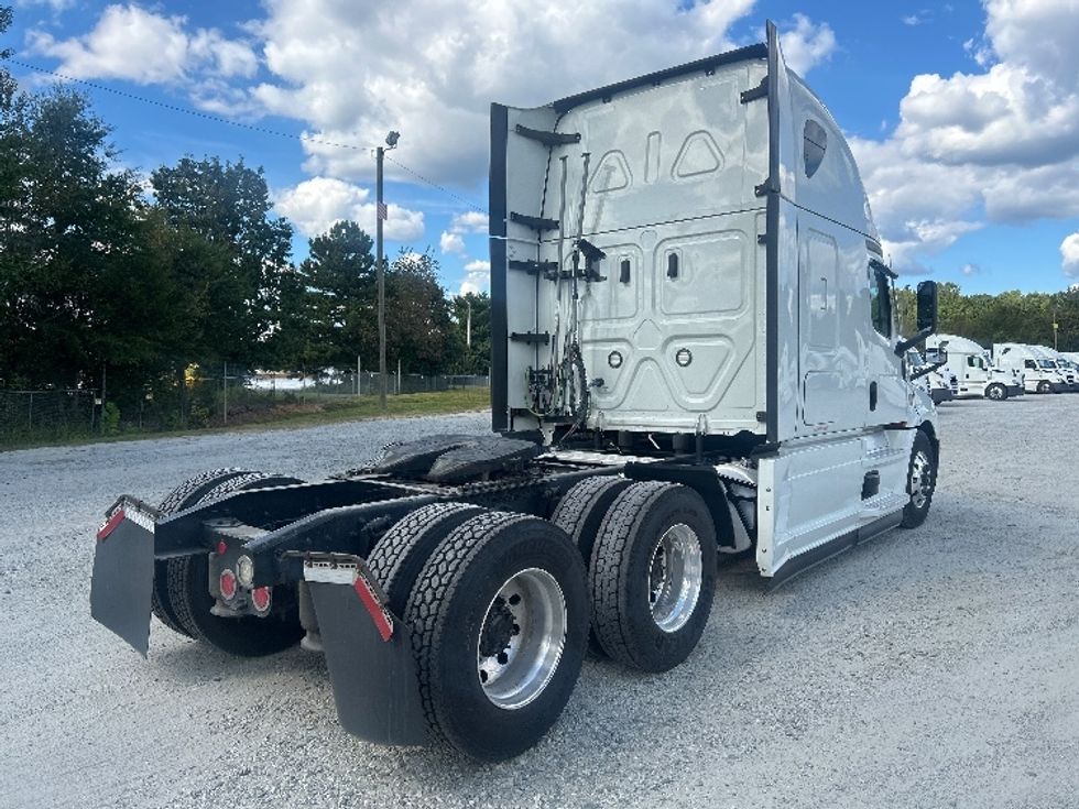 Sleeper Tractor-Heavy Duty Tractors-Freightliner-2021-T12664ST-Greensboro-NC-456,429\n\t\tmiles-$ 69,250 - Image 7
