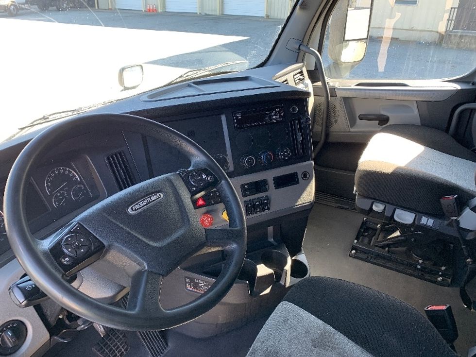 Sleeper Tractor-Heavy Duty Tractors-Freightliner-2021-T12664ST-Greensboro-NC-460,957\n\t\tmiles-$ 69,000 - Image 10