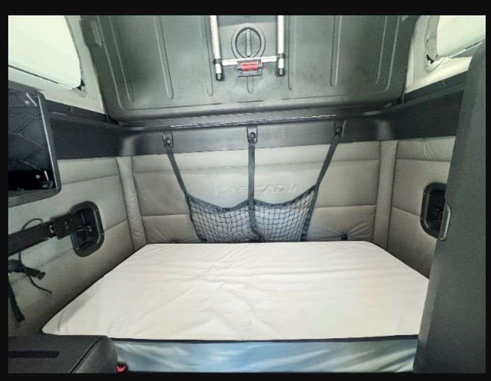 Sleeper Tractor-Heavy Duty Tractors-Freightliner-2021-T12664ST-Greensboro-NC-460,957\n\t\tmiles-$ 69,000 - Image 16