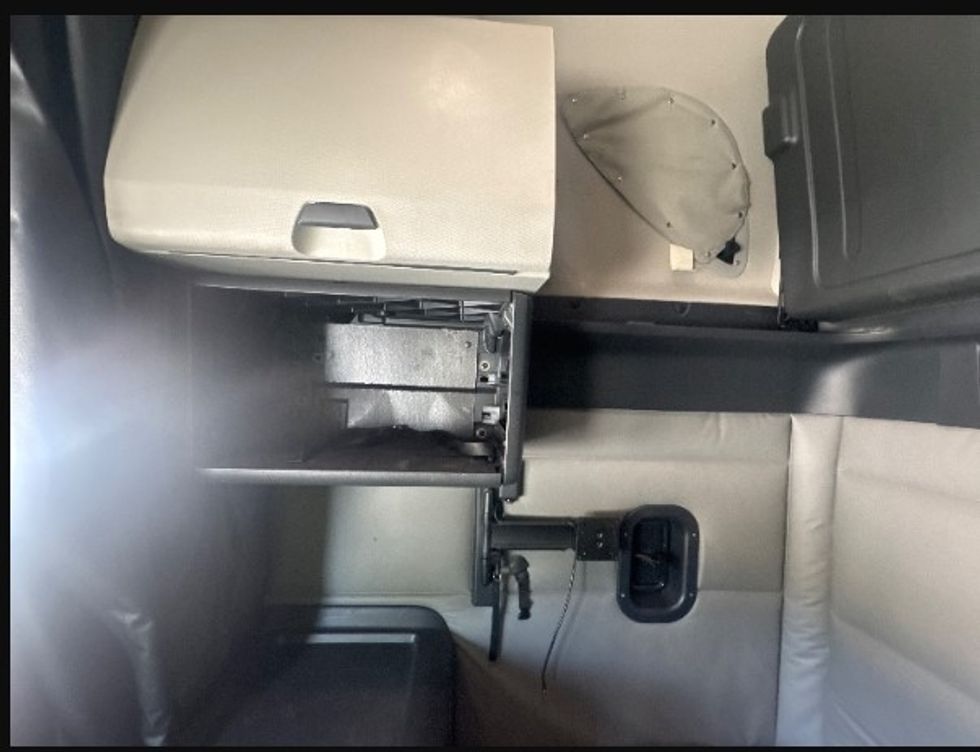 Sleeper Tractor-Heavy Duty Tractors-Freightliner-2021-T12664ST-Greensboro-NC-460,957\n\t\tmiles-$ 69,000 - Image 19