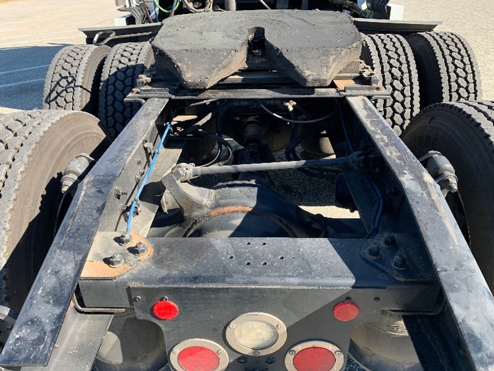 Sleeper Tractor-Heavy Duty Tractors-Freightliner-2021-T12664ST-Greensboro-NC-460,957\n\t\tmiles-$ 69,000 - Image 23