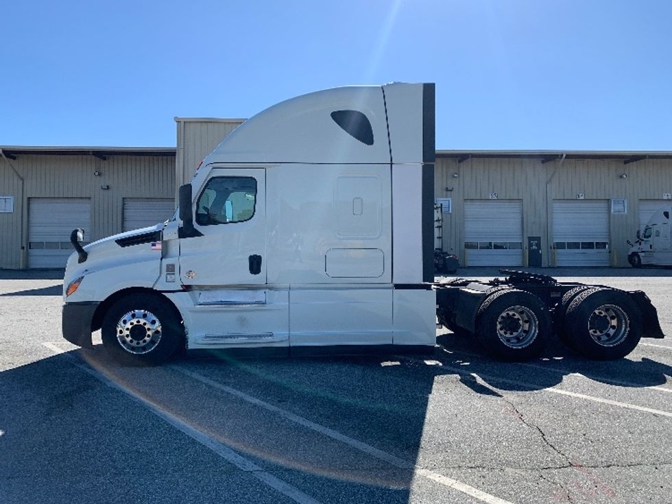 Sleeper Tractor-Heavy Duty Tractors-Freightliner-2021-T12664ST-Greensboro-NC-460,957\n\t\tmiles-$ 69,000 - Image 4