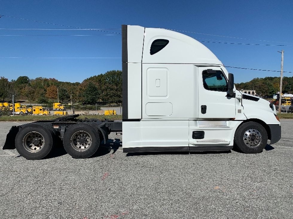 Sleeper Tractor-Heavy Duty Tractors-Freightliner-2021-T12664ST-Greensboro-NC-460,957\n\t\tmiles-$ 69,000 - Image 8