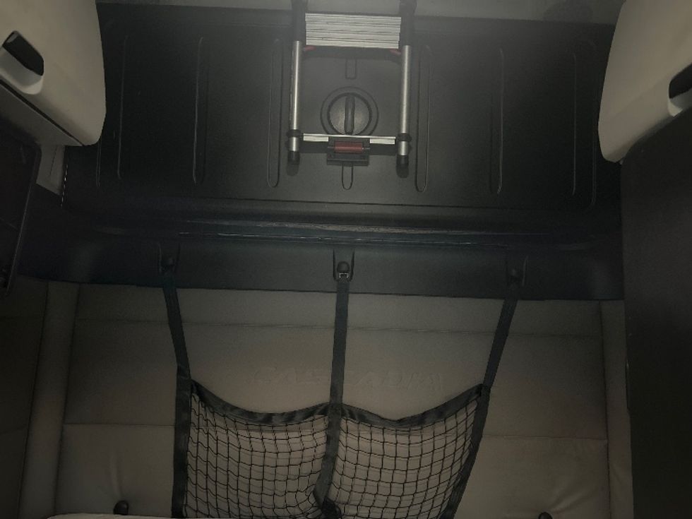 Sleeper Tractor-Heavy Duty Tractors-Freightliner-2021-T12664ST-Greensboro-NC-462,470\n\t\tmiles-$ 68,750 - Image 16