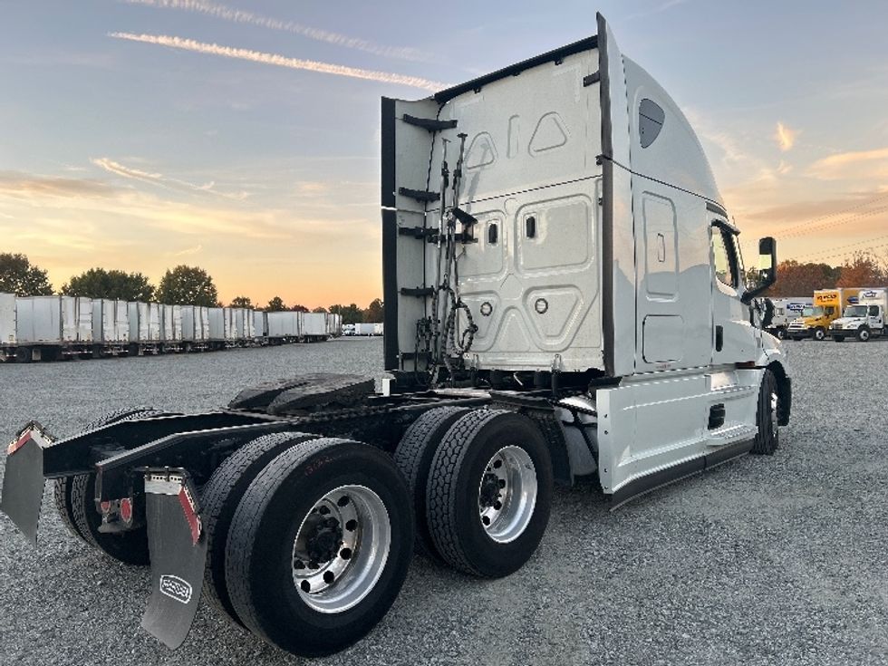 Sleeper Tractor-Heavy Duty Tractors-Freightliner-2021-T12664ST-Greensboro-NC-462,470\n\t\tmiles-$ 68,750 - Image 7