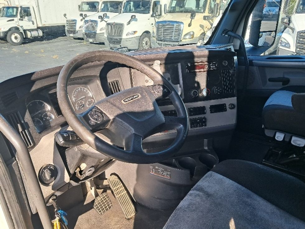 Sleeper Tractor-Heavy Duty Tractors-Freightliner-2021-T12664ST-Greensboro-NC-472,492\n\t\tmiles-$ 73,500 - Image 10