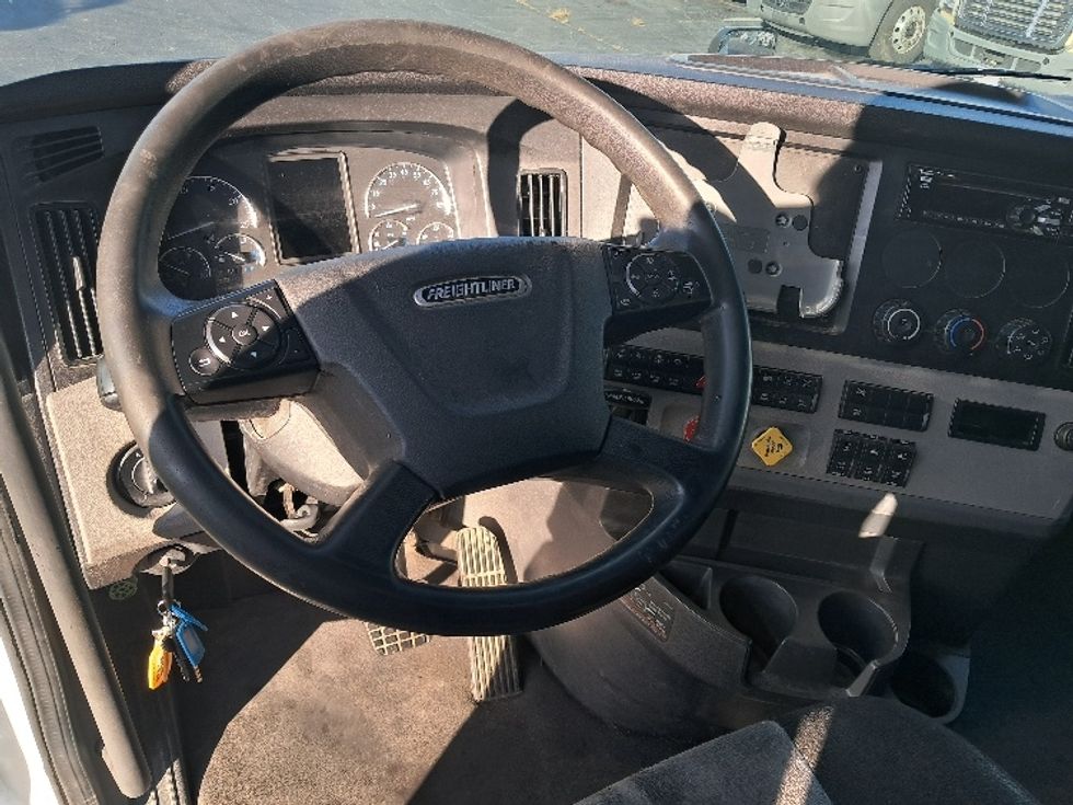Sleeper Tractor-Heavy Duty Tractors-Freightliner-2021-T12664ST-Greensboro-NC-472,492\n\t\tmiles-$ 73,500 - Image 11