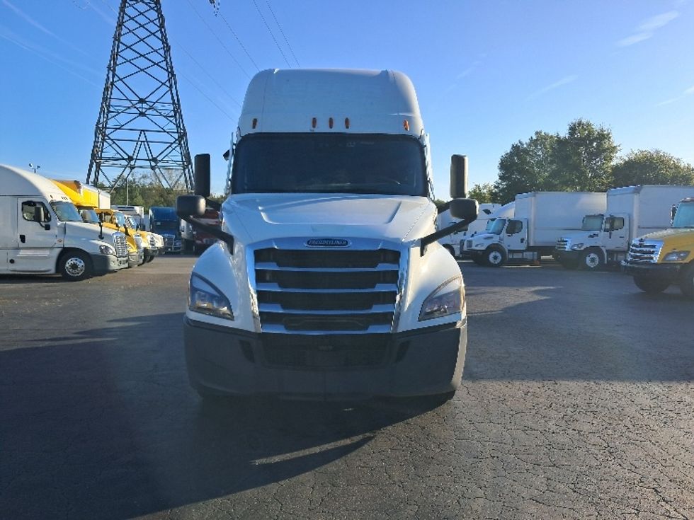 Sleeper Tractor-Heavy Duty Tractors-Freightliner-2021-T12664ST-Greensboro-NC-472,492\n\t\tmiles-$ 73,500 - Image 2