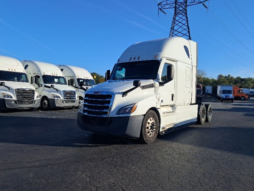 Sleeper Tractor-Heavy Duty Tractors-Freightliner-2021-T12664ST-Greensboro-NC-472,492\n\t\tmiles-$ 73,500 - Image 3