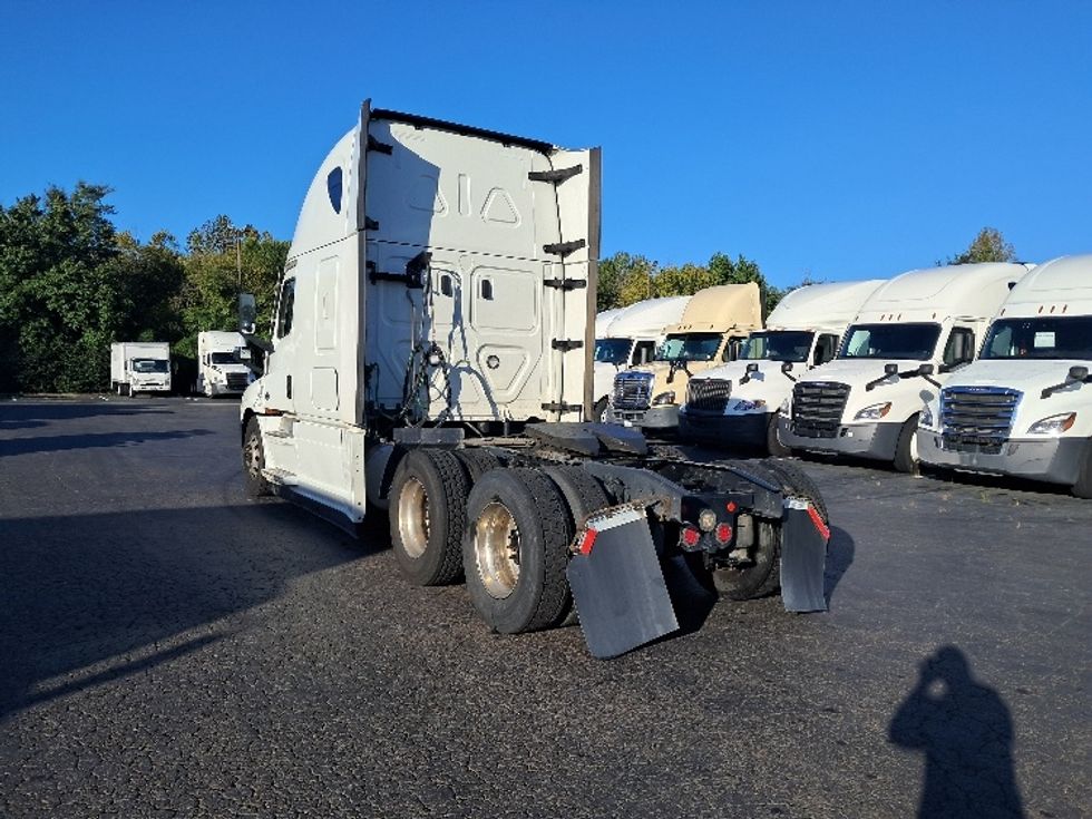 Sleeper Tractor-Heavy Duty Tractors-Freightliner-2021-T12664ST-Greensboro-NC-472,492\n\t\tmiles-$ 73,500 - Image 5