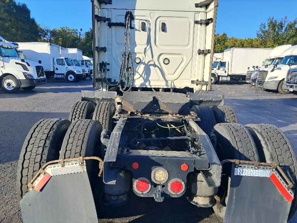 Sleeper Tractor-Heavy Duty Tractors-Freightliner-2021-T12664ST-Greensboro-NC-472,492\n\t\tmiles-$ 73,500 - Image 6