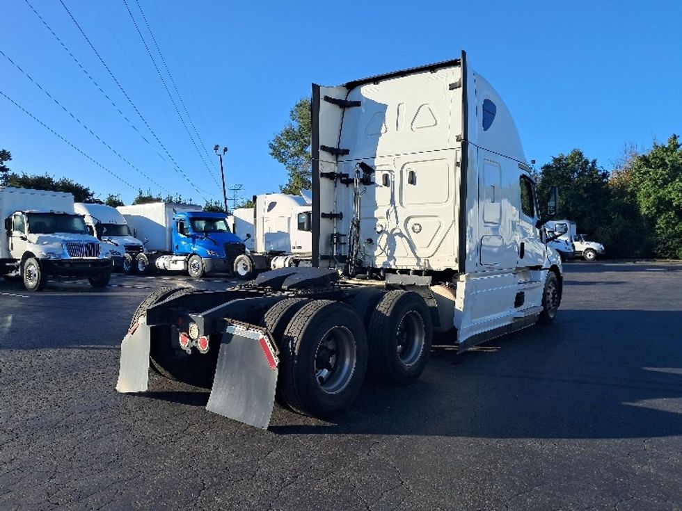 Sleeper Tractor-Heavy Duty Tractors-Freightliner-2021-T12664ST-Greensboro-NC-472,492\n\t\tmiles-$ 73,500 - Image 7