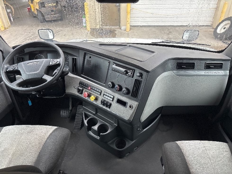 Sleeper Tractor-Heavy Duty Tractors-Freightliner-2021-T12664ST-Greensboro-NC-472,771\n\t\tmiles-$ 68,750 - Image 12