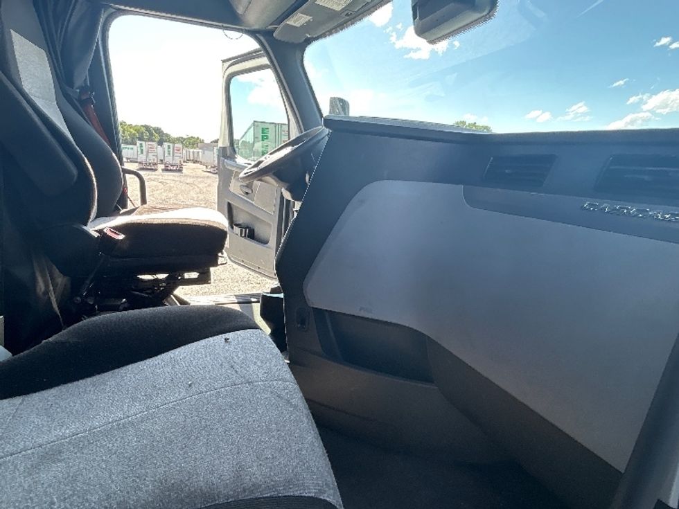 Sleeper Tractor-Heavy Duty Tractors-Freightliner-2021-T12664ST-Greensboro-NC-472,771\n\t\tmiles-$ 68,750 - Image 15