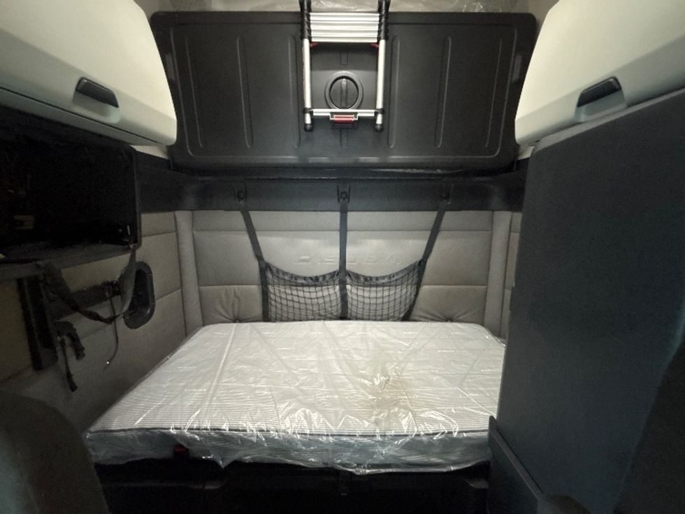 Sleeper Tractor-Heavy Duty Tractors-Freightliner-2021-T12664ST-Greensboro-NC-472,771\n\t\tmiles-$ 68,750 - Image 16