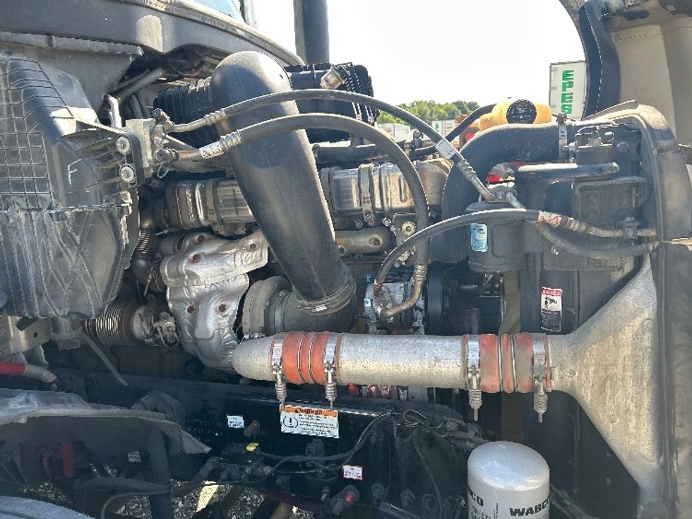 Sleeper Tractor-Heavy Duty Tractors-Freightliner-2021-T12664ST-Greensboro-NC-472,771\n\t\tmiles-$ 68,750 - Image 19