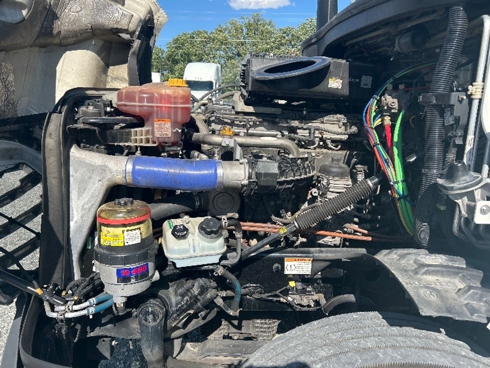 Sleeper Tractor-Heavy Duty Tractors-Freightliner-2021-T12664ST-Greensboro-NC-472,771\n\t\tmiles-$ 68,750 - Image 20