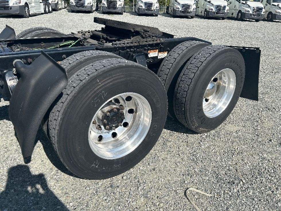 Sleeper Tractor-Heavy Duty Tractors-Freightliner-2021-T12664ST-Greensboro-NC-472,771\n\t\tmiles-$ 68,750 - Image 22